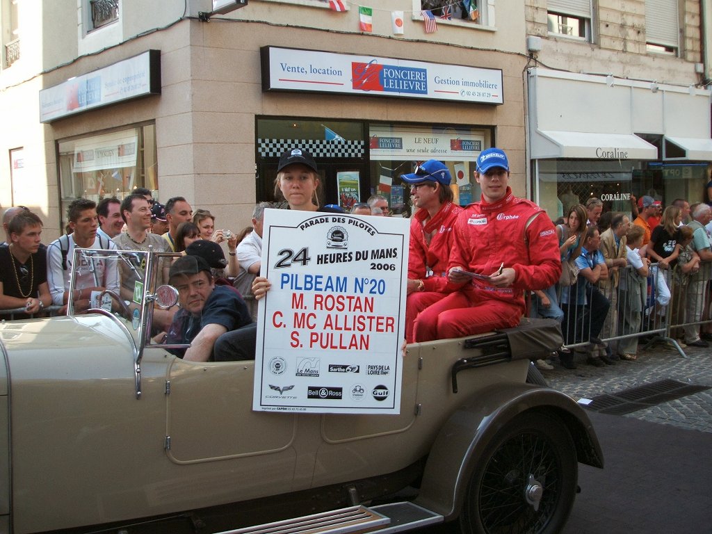 Ein Team bei der Fahrerparade